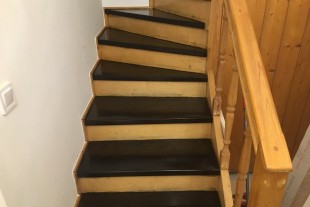 Belsőtéri fa lépcsők felújítása